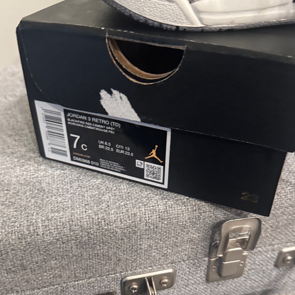 Jordan Kids Black and Gray Sneakers - Picture 6 of 6